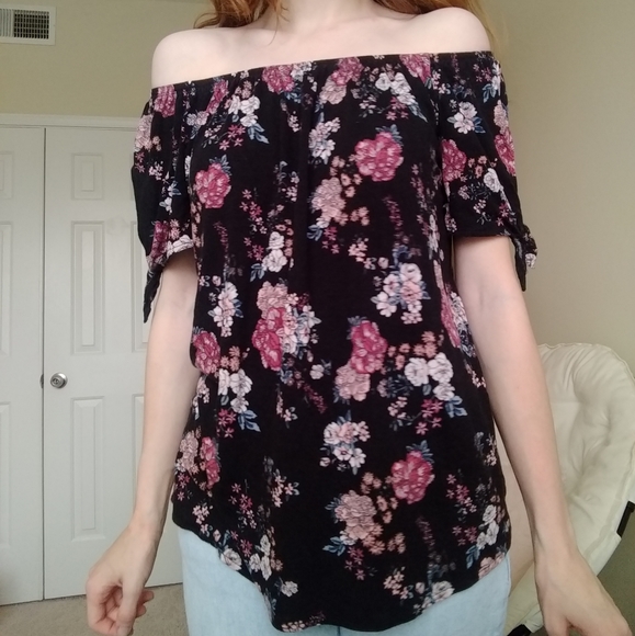 OFF-THE-SHOULDER FLORAL SHIRT/ SUPER CUTE!! - Picture 2 of 3